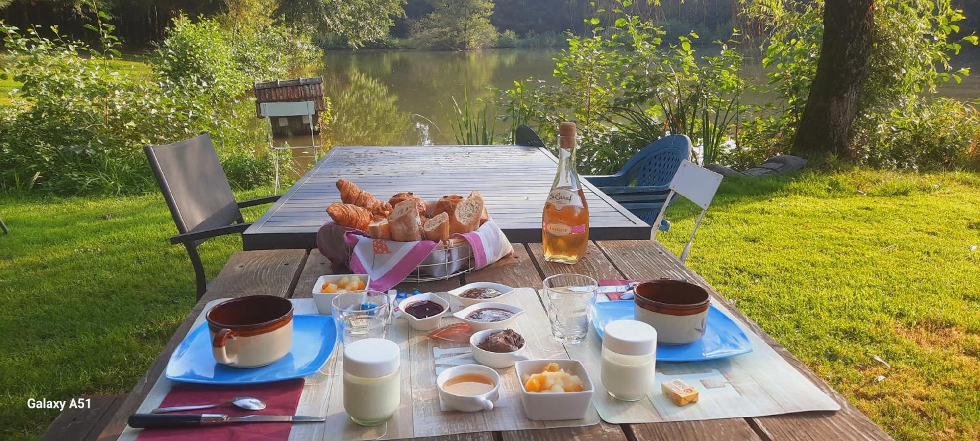 Готель Les Etangs Du Moulin D'Harcy Lonny Екстер'єр фото